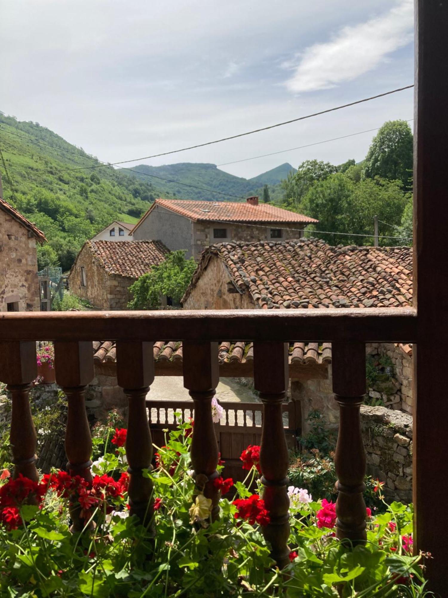 La Valuisilla, Hotel Rural Cicera Exteriör bild